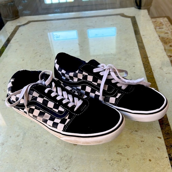 Men’s classic lace up black and white checkered Vans. Size 7.5 - Picture 2 of 5